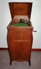 Oak Victrola sold by Braun and Helmer