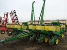 John Deere 7200 12R30 Hydraulic Fold Planter
