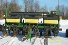 JD 7200 planter