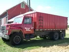 IH S1900, 18 ft Box W/Hoist