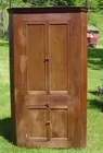 Corner cabinet