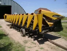 2003 Caterpillar Challenger 1230 12R30 Corn Head