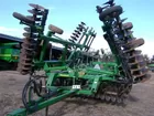 1999 John Deere 637 Wheatland 32 ft. Disk