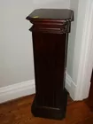 LARGE MAH  BUST STAND