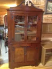 Corner cabinet