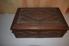 Tramp art box
