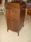 MAHOGANY VICTOR RECORD PLAYER